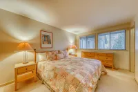 Updated Townhouse with WiFi - Near Skiing, Hiking, Shopping & Dining Hotels in Sun Valley