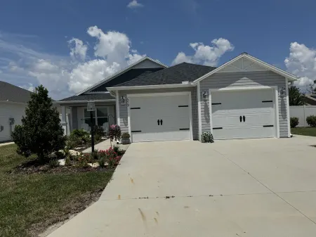 Modern Villa with Golf Cart and Enclosed Lanai - Stylish Escape