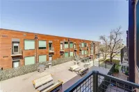 Fully-Equipped Kitchen and Community Gym - Stylish Urban Retreat