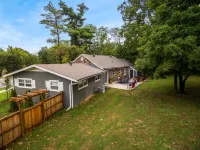 Hot Tub and Fenced Yard Oasis - Charming Historic Retreat