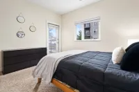 Stylish Retreat - Spacious Spa, Gym, Pool Access 格蘭德維尤海茲住宿飯店