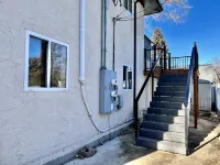 Private Entrance and Close to Downtown - Charming Modern Haven