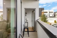 Comfy Haven with Modern Amenities and Fitness Club - Stylish Escape