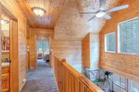 Delightful 3 bedroom cabin just 32 miles from YNP on Bills Island