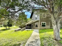 Private Patio with Breathtaking Valley Views - Stunning Lodge Hotels in Whitehall