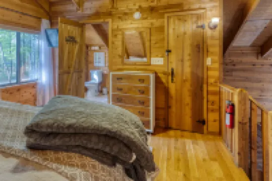 Hot Tub and Fire Pit in Serene Mountain Retreat - Charming Cozy