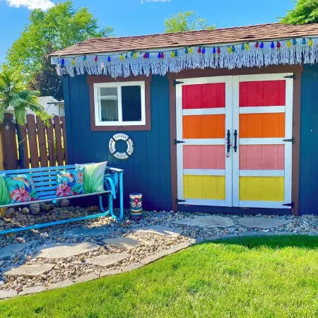 Time Traveler - Hot Tub, firepit, grill, games, and fun!