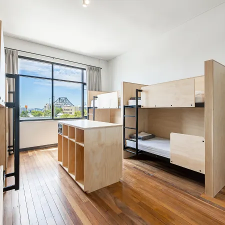 Bunk Brisbane Отели рядом с достопримечательностью «Кастом Хаус»