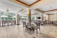 Best Western Plus River Escape Inn  Suites - Pools