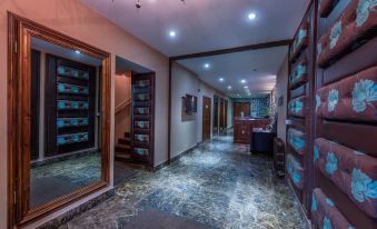 Number 44 Hotel & Bar