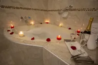 Sol Plaza Hotel - Hot Tub
