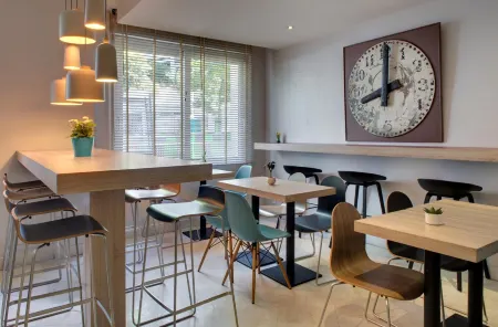 Chouette Hotel Отели рядом с достопримечательностью «Musee Mendjisky-Ecoles de Paris»