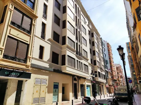 Iberflat Apartamentos Trinidad Отели рядом с достопримечательностью «Университет Хайме I»