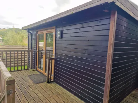 Glamping Hut - Sleeps 2 Hot Tub & Parking Hotels in 