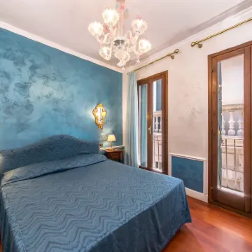 Hotel Pantalon Hotels near Grand Canal