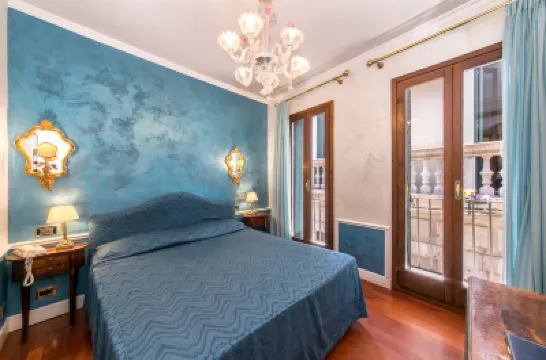 Hotel Pantalon Hotels near Grand Canal