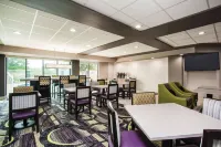 La Quinta Inn & Suites by Wyndham Clearwater South Hotel di Pinellas Park