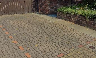 5 Lockside Free Secure Parking