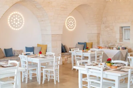 Trullo Carrubo - A few kilometers from Locorotondo Отели рядом с достопримечательностью «Centro Storico Locorotondo»