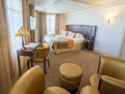 โรงแรม เจอหัวน์ เดอ โบว์ซ์ โรงแรมในชาทร์