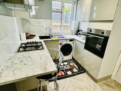 4 Bedrooms Full House Stourbridge Birmingham