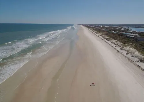 紅色黎明的海濱度假屋，帶有大型帶屏幕的露台