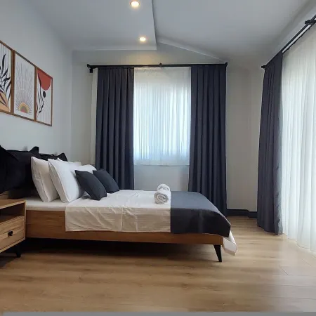 Professionally Maintained Spacious New Suites 3 Отели рядом с достопримечательностью «Пляж Кадрие»