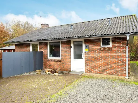 6 Person Holiday Home in Hemmet