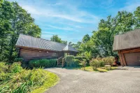 Steele Away 3 Bedroom Cabin by RedAwning