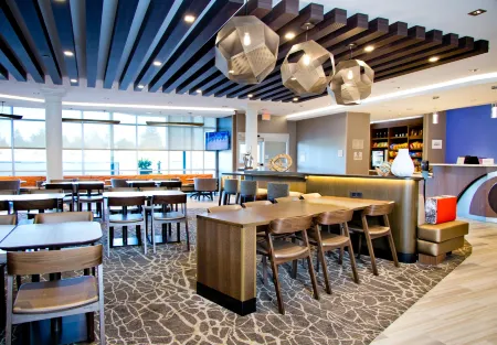 SpringHill Suites West Sacramento Отели рядом с достопримечательностью «Парк Сансет Виста»