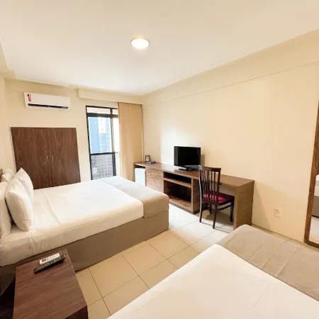 D8 Hotel Express Отели рядом с достопримечательностью «Пляж Мейрелеш»