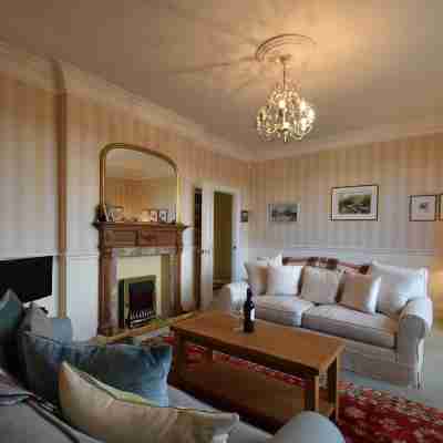 Whitefriars, Rye - Central Location with Parking for 3 Cars - Large Family Home Rooms