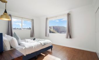 Charming 2BR Coastal Getaway in Pacifica
