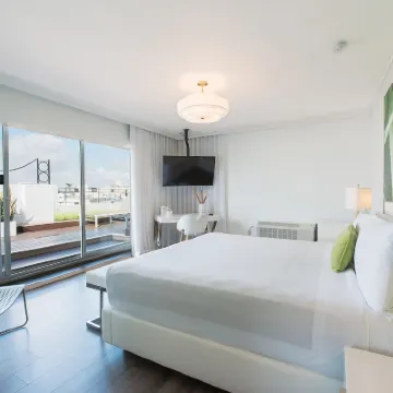 President Hotel Hotels near Lummus Park Beach