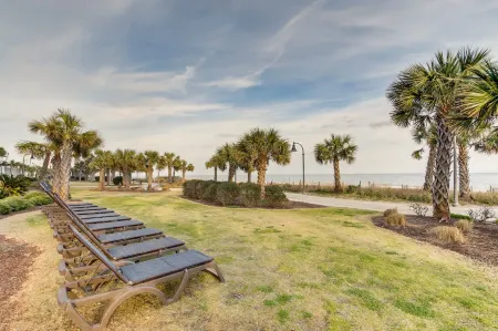 Bayview Signature Condos Отели рядом с достопримечательностью «Мертл-Бич»