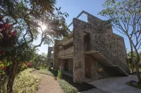 Huayacán Cuernavaca Curamoria Collection
