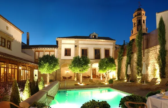 拉盧娜普爾塔酒店