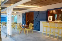 Lagoon Attitude (Adults Only) - bar