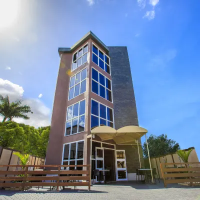 Q イン ブティック ホテル パラマリボ動物園周辺のホテル