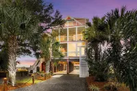 Regatta Inn - Adults Only Hotels near Public Beach Access - 3rd St.W