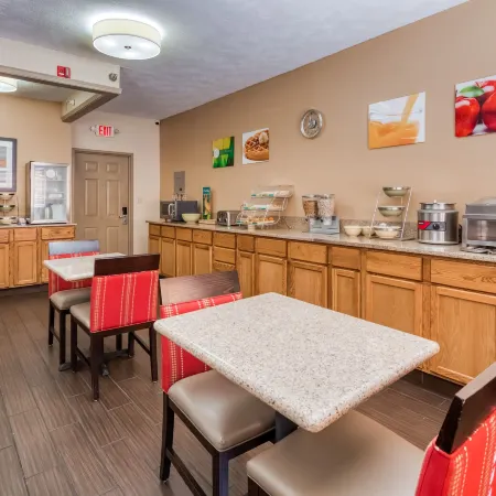 Quality Inn & Suites Springfield Southwest Near I-72