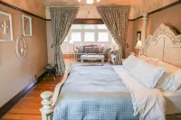 Iron Horse Inn - balcony