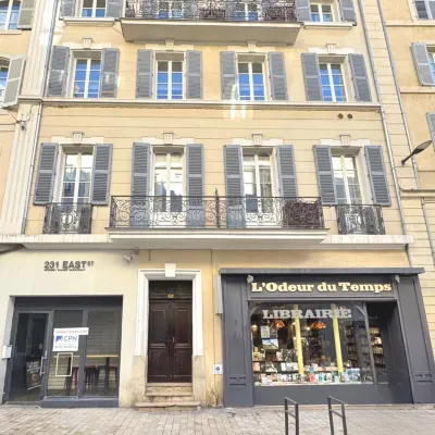 Les Appartements du Vieux Port Отели рядом с достопримечательностью «Улица Кур-Бельзанс»