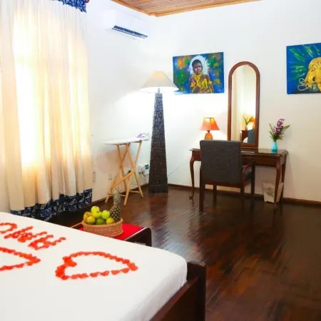 Coconut Grove Regency Hotel