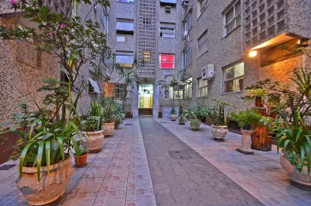 Edifício Vila Real Отели рядом с достопримечательностью «Balaroti Camboriú»