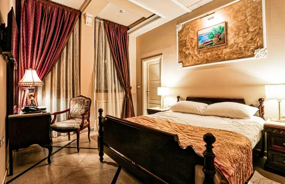 艾伯塔多爾卡亞古蹟宮殿酒店