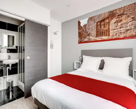 Paris Hotel Hotels in Clichy