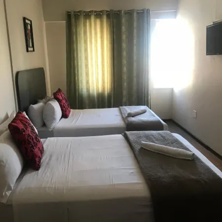 Businessburg Hotel Отели рядом с достопримечательностью «Здание Карлтон-центр»