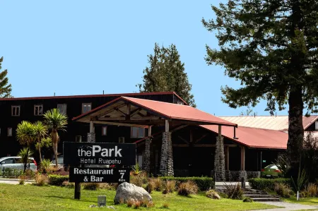 The Park Hotel Ruapehu Отели рядом с достопримечательностью «Whakapapaiti Hut»
