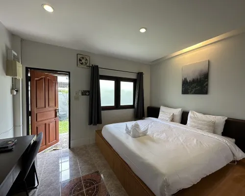 บ้านมะเฟือง เกสเฮาส์ ใกล้บขสกาญจนบุรี ถนนคนเดินกาญจนบุรี Baanmafeung Guesthouse near Skywalk Bus Station Kanchanaburi โรงแรมใกล้ถนนคนเดิน ปากแพรก